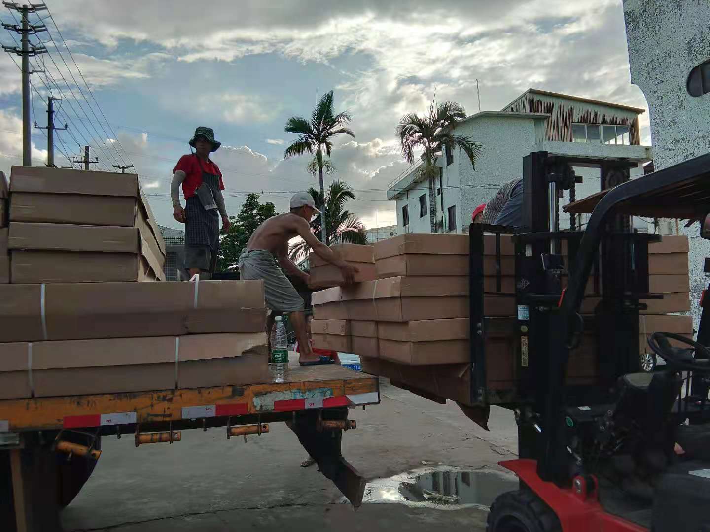 找鐵床批發(fā)，不如找廠家