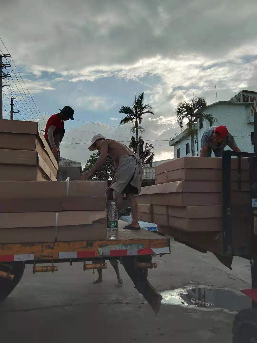 找鐵床批發(fā)，不如找廠家